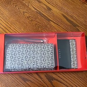 Wristlet and small wallet